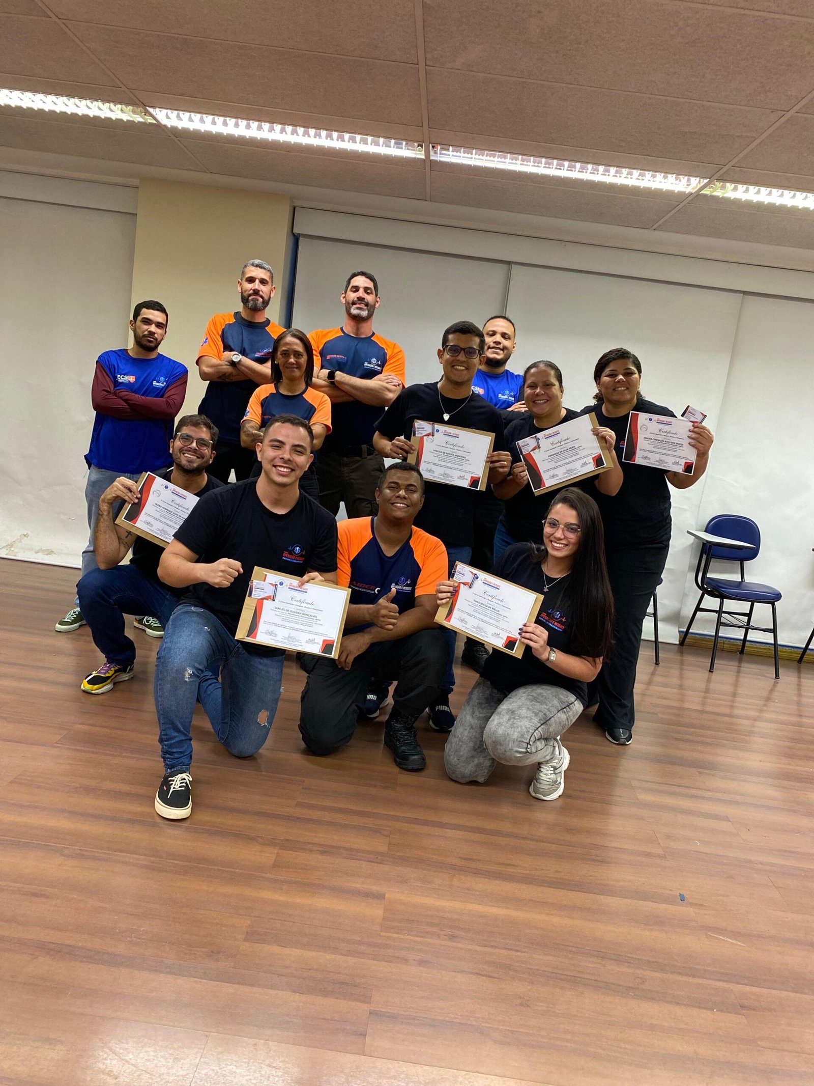 Formatura geral dos alunos da turma com certificado